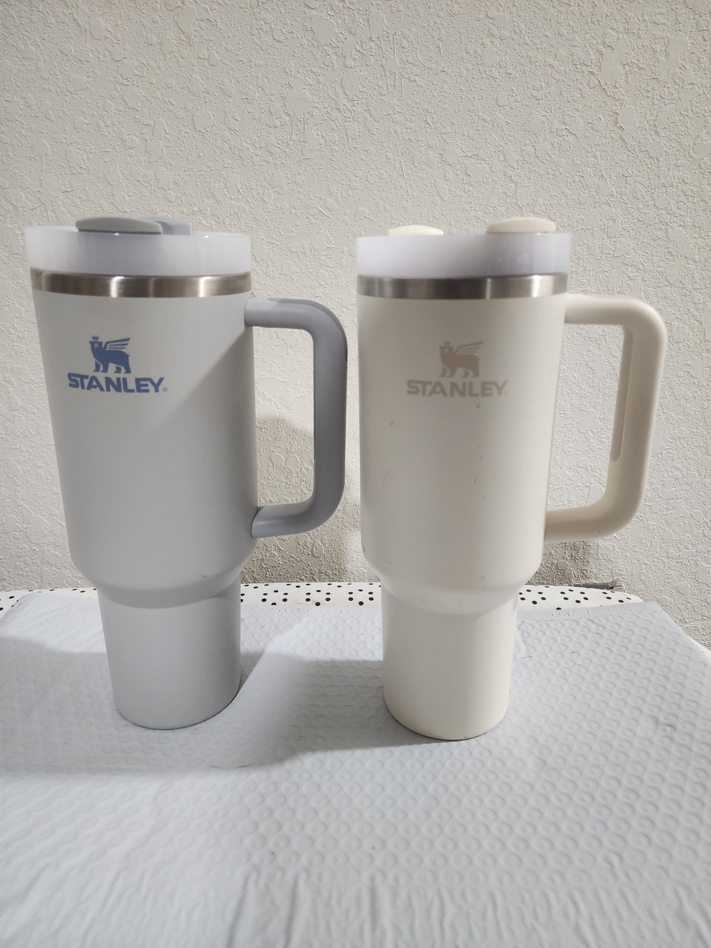 Stanley Insulated Travel Mug with Handle - Gray and White